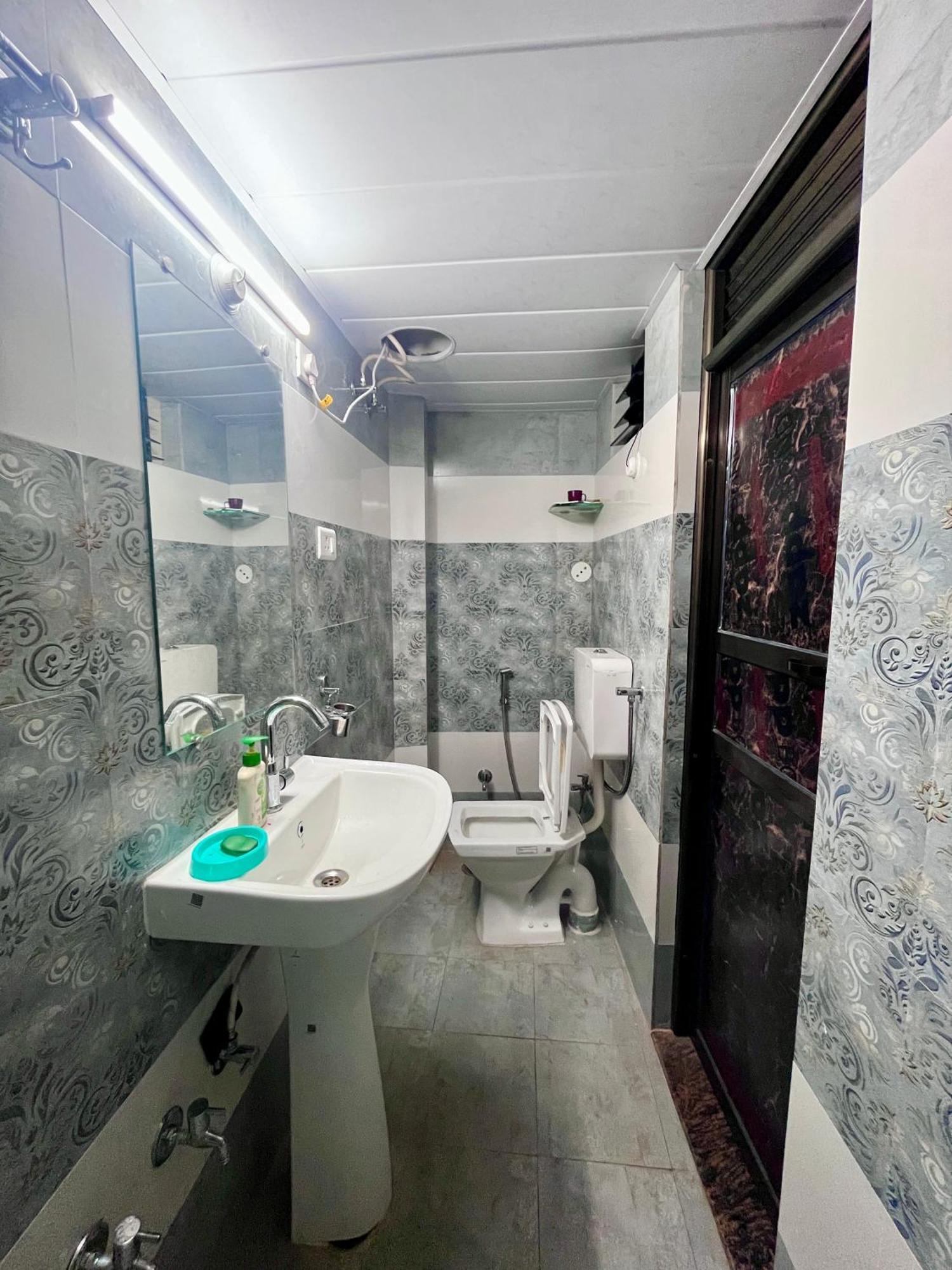 Guest house Trilok P - Dashashwamedh Ghat Near Kashi Vishwanath Temple Varanasi
